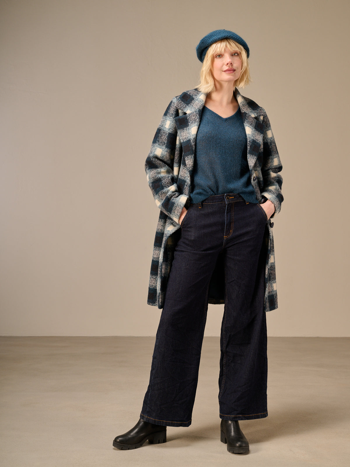Knitted sweater with wool