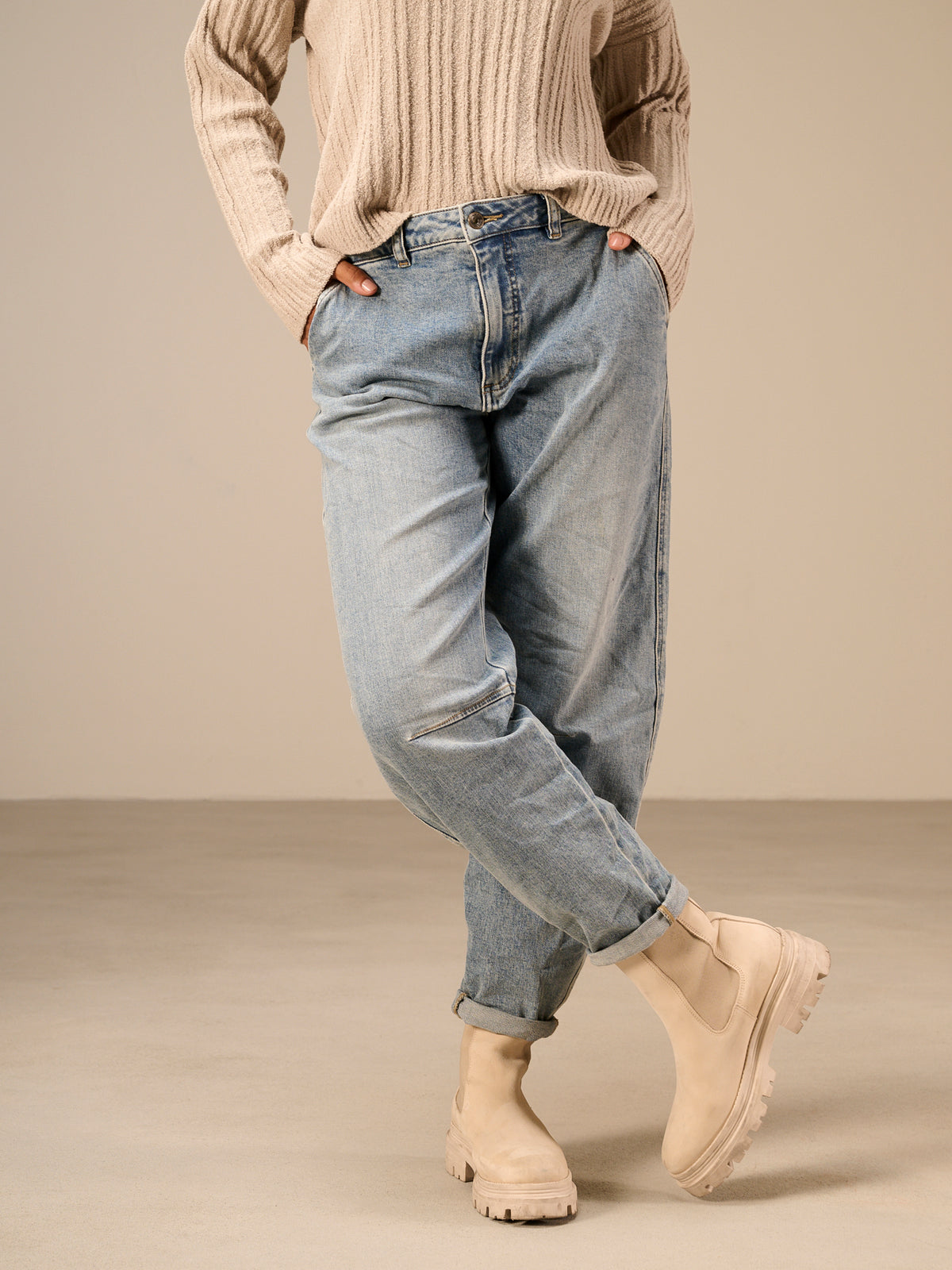 Barrel-leg trousers
