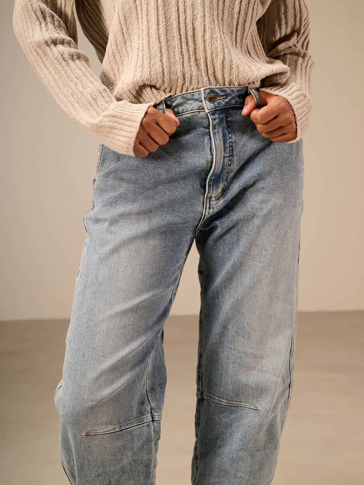 Barrel-leg trousers