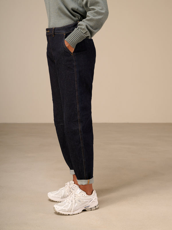 Barrel-leg trousers