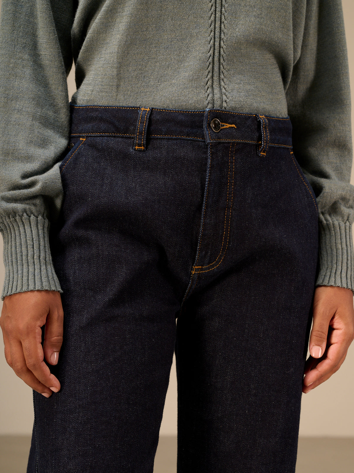 Barrel-leg trousers