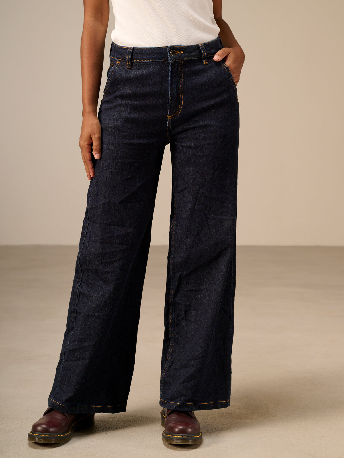 Wide-leg jeans