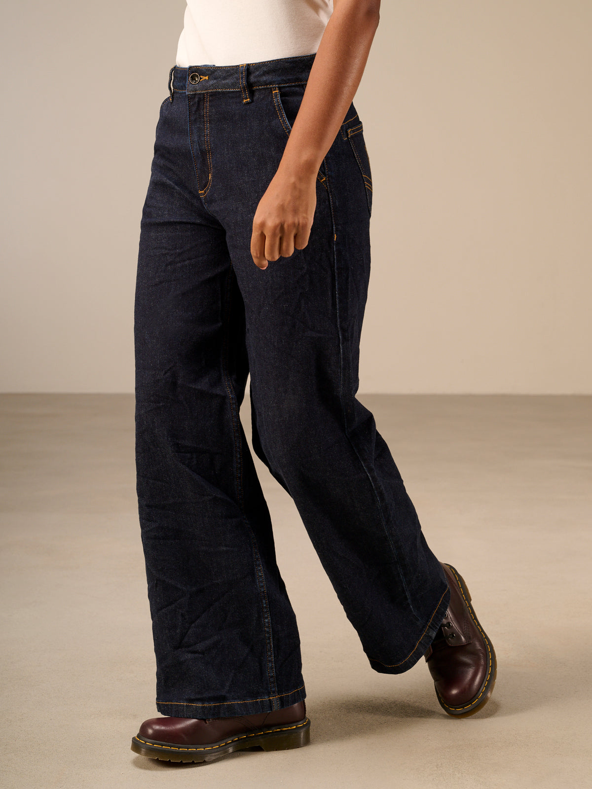 Wide-leg jeans