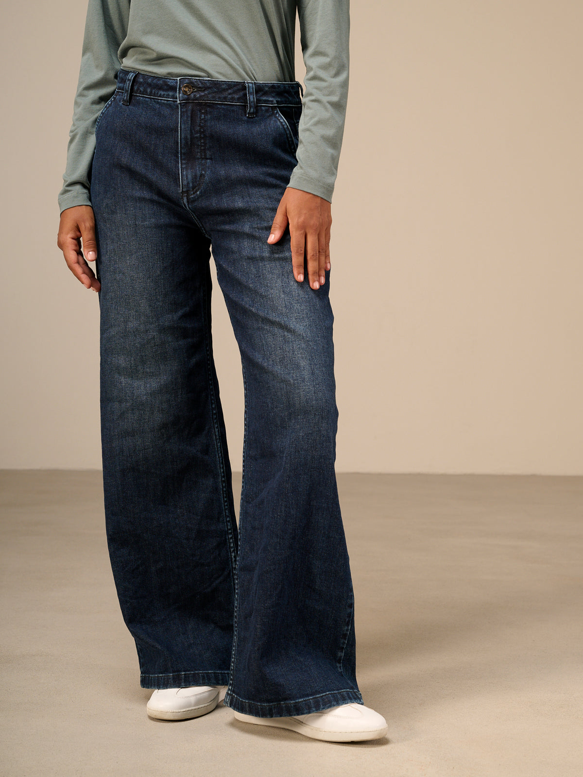 Wide-leg jeans