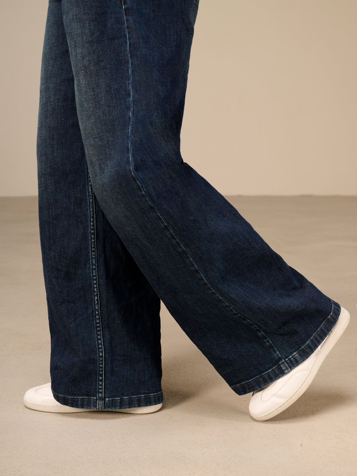 Wide-leg jeans