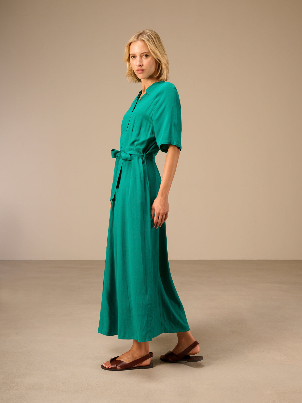 Dress with collar