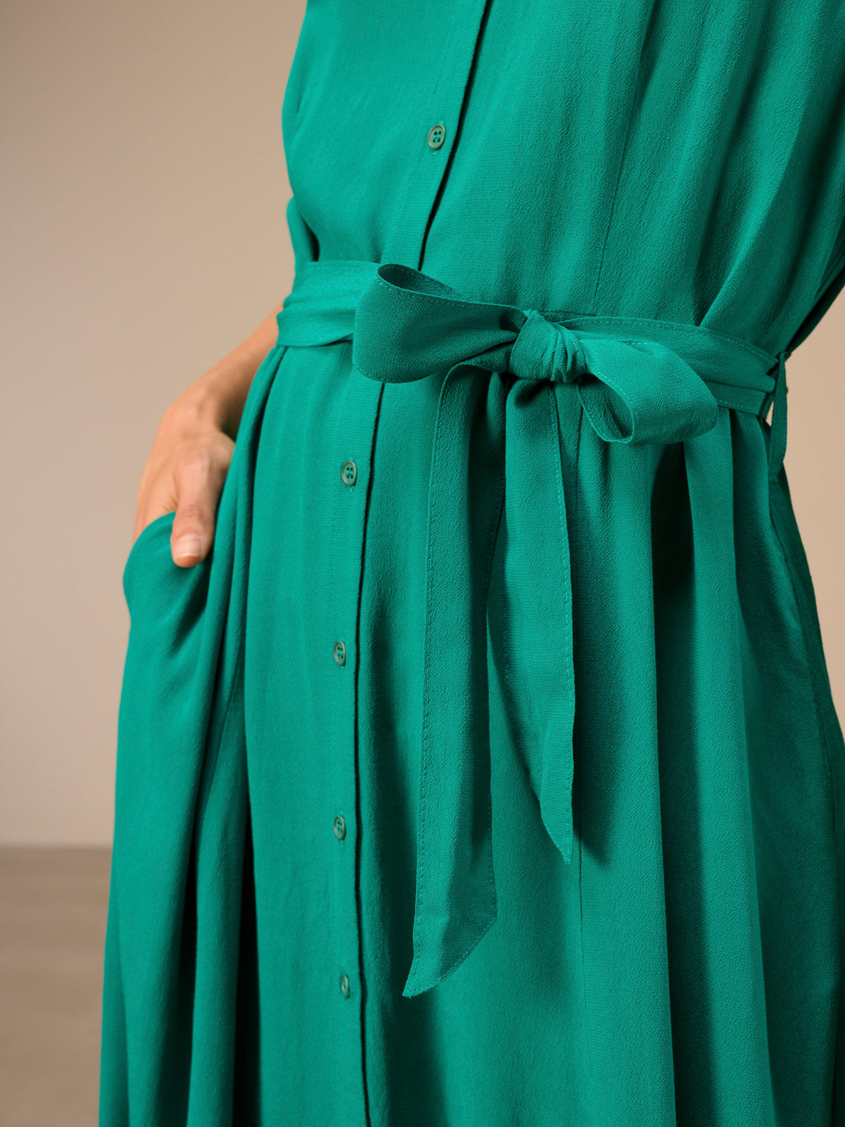 Dress with collar