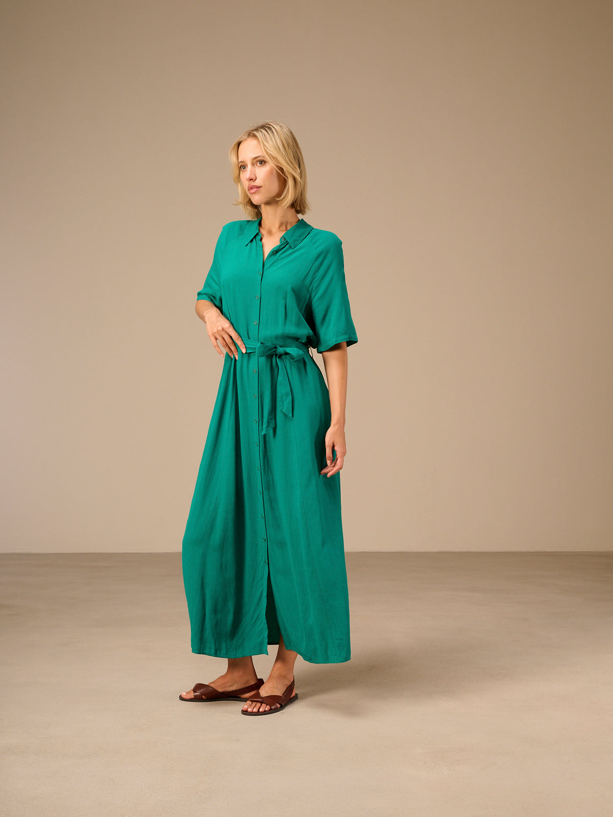 Dress with collar