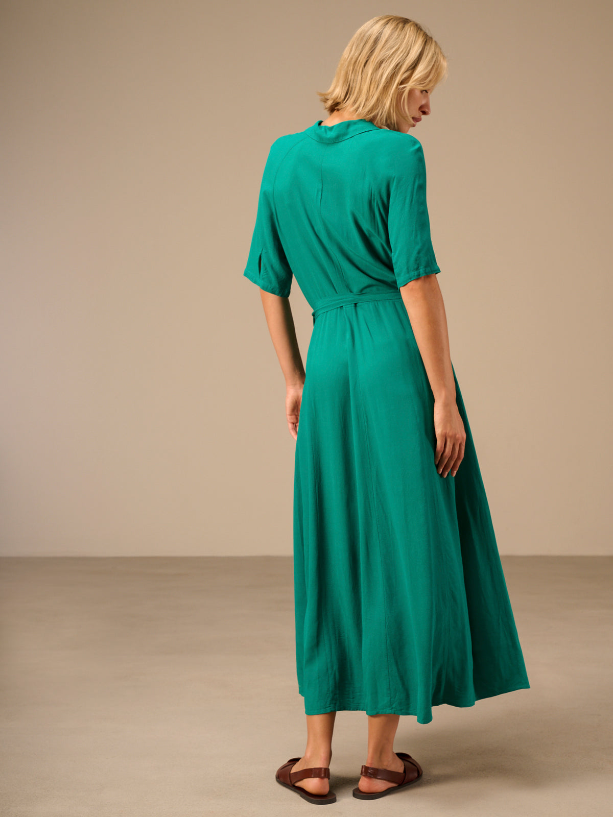 Dress with collar