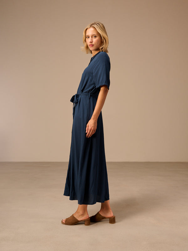 Dress with collar