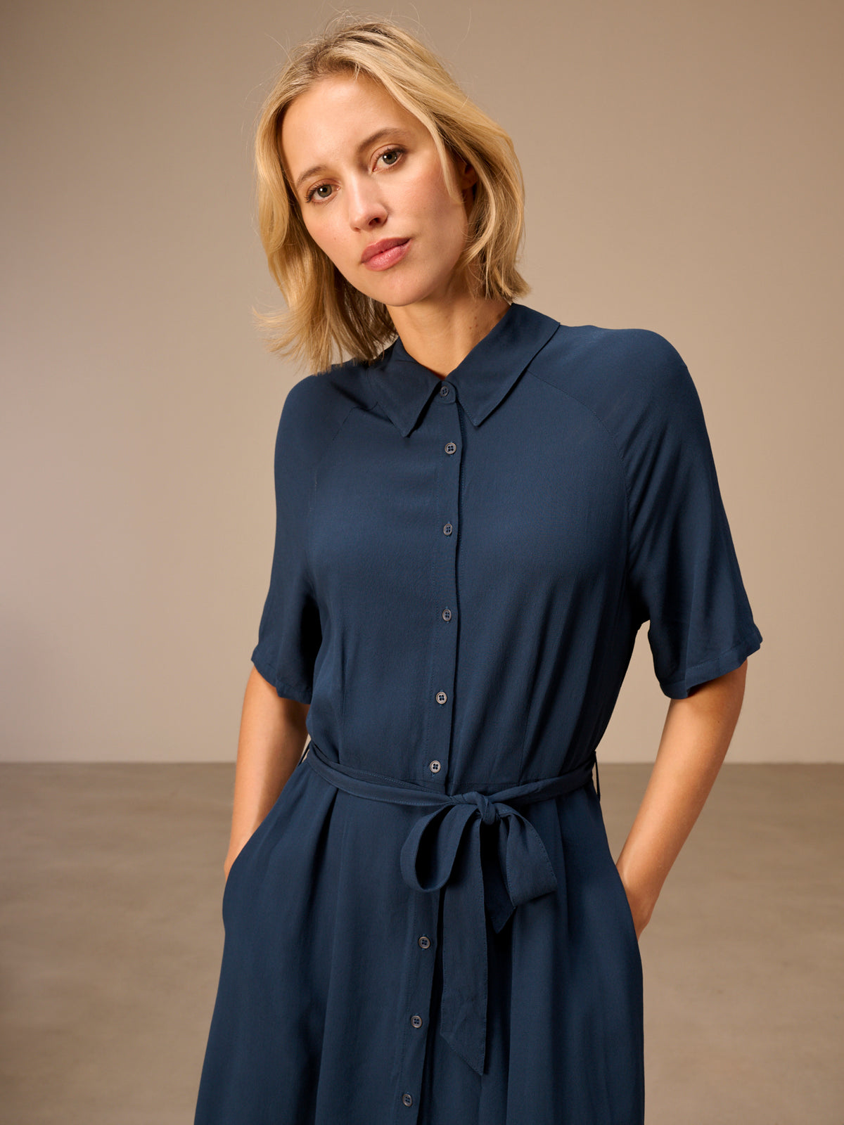 Dress with collar