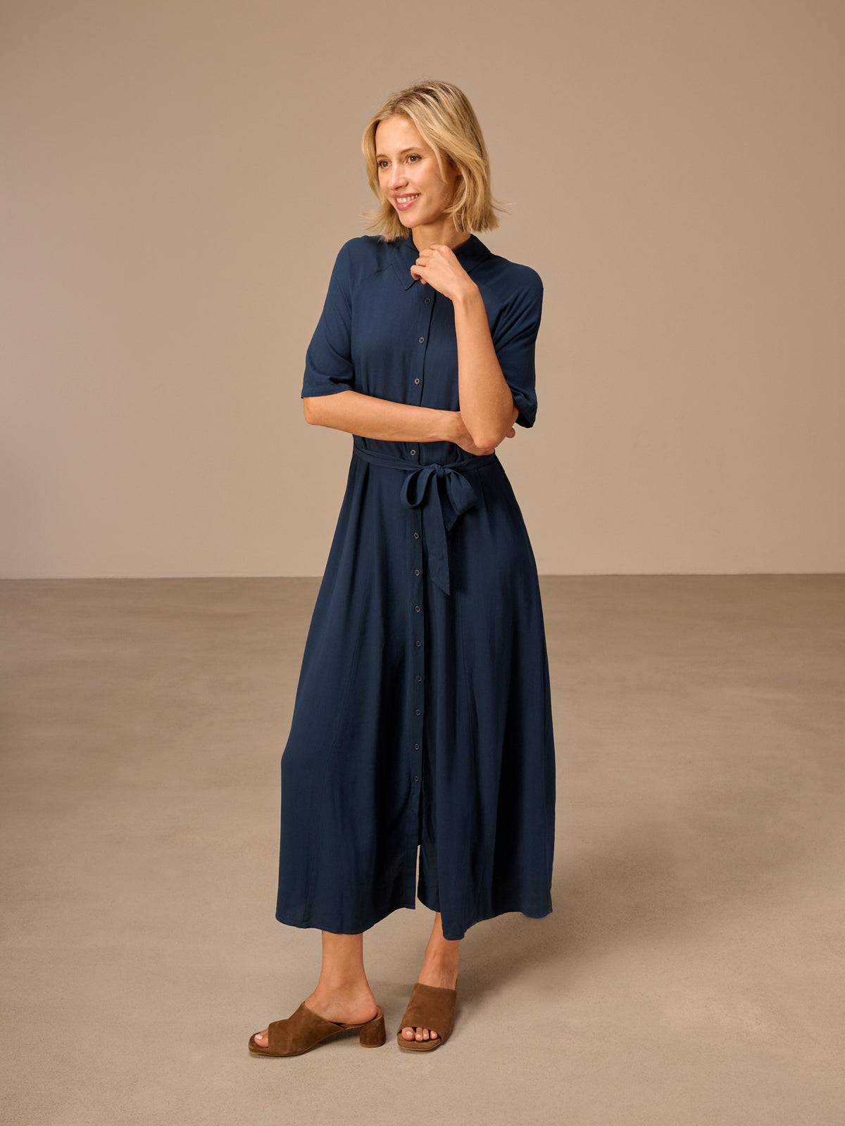 Dress with collar