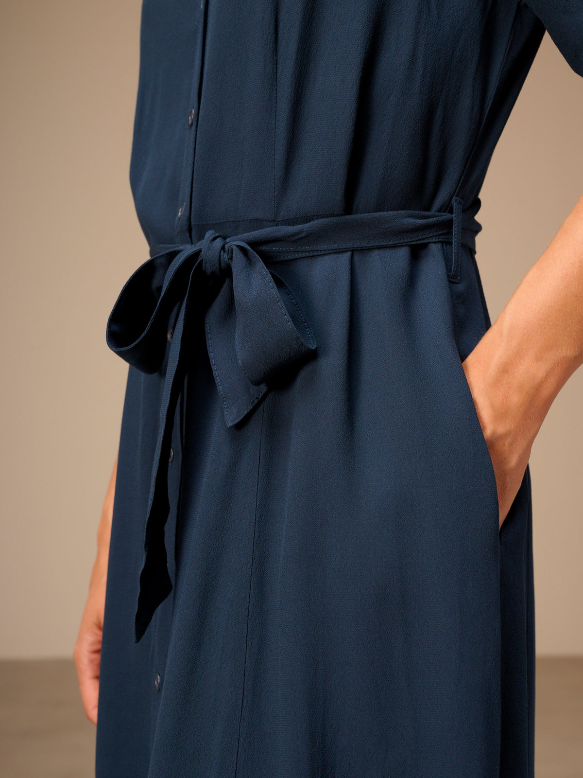 Dress with collar
