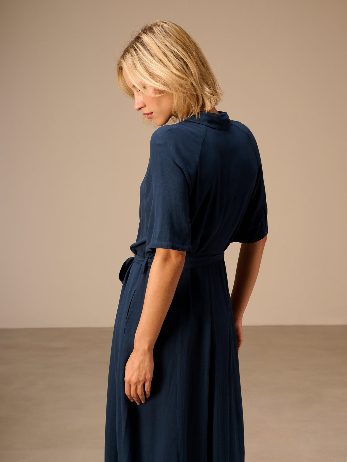 Dress with collar
