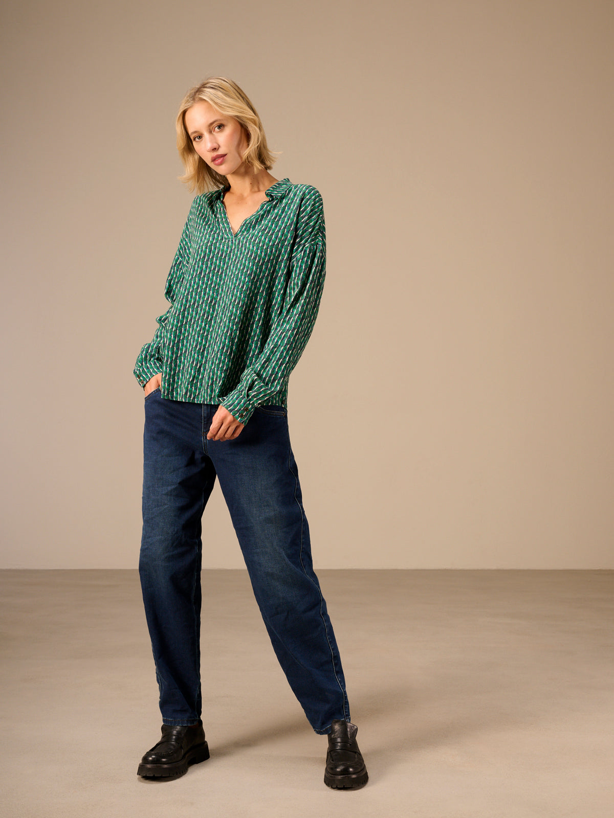 3/4-sleeved blouse