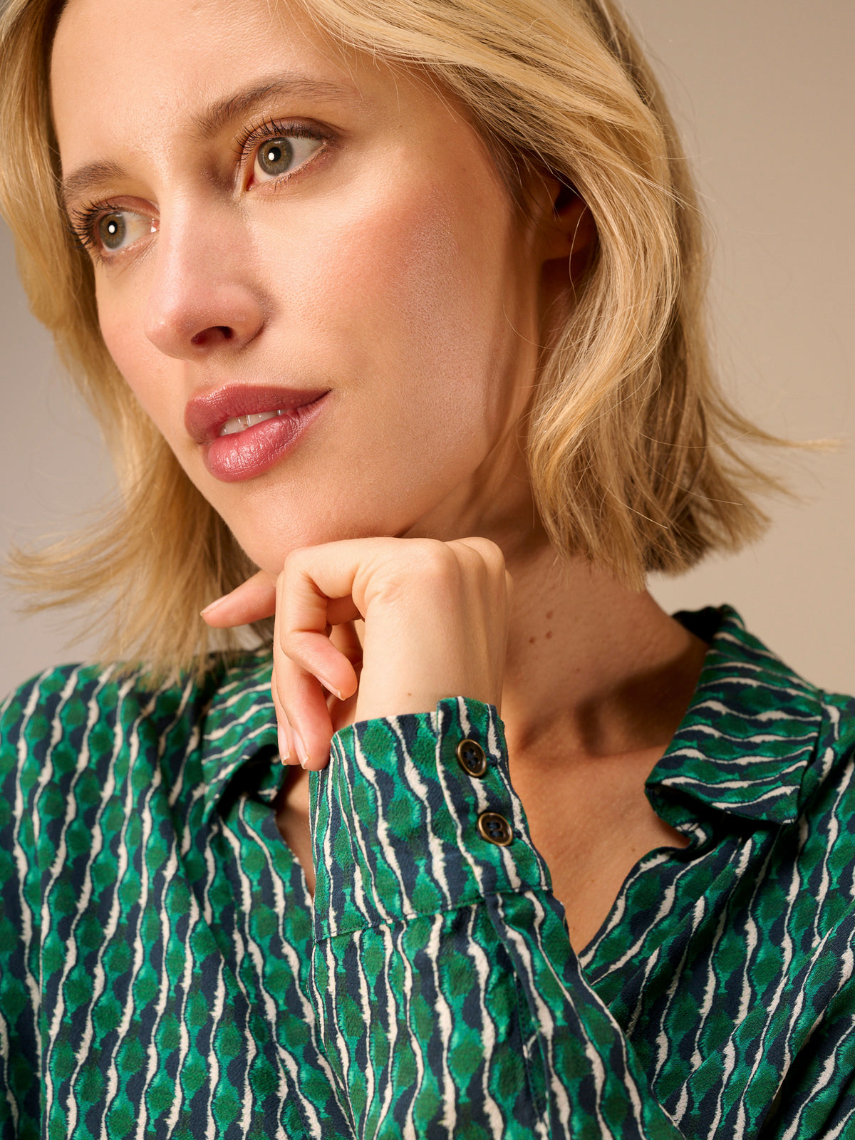 3/4-sleeved blouse