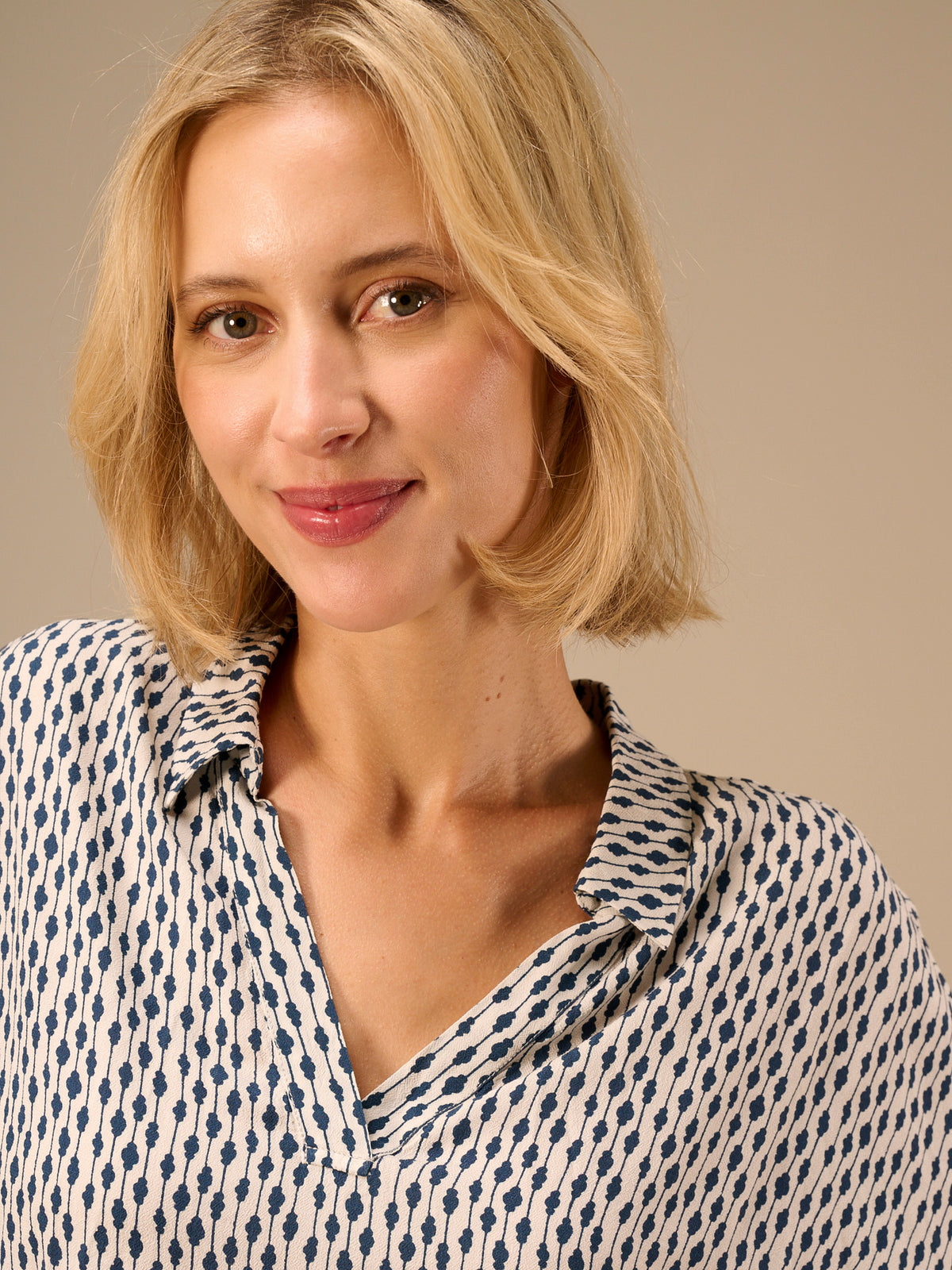 3/4-sleeved blouse