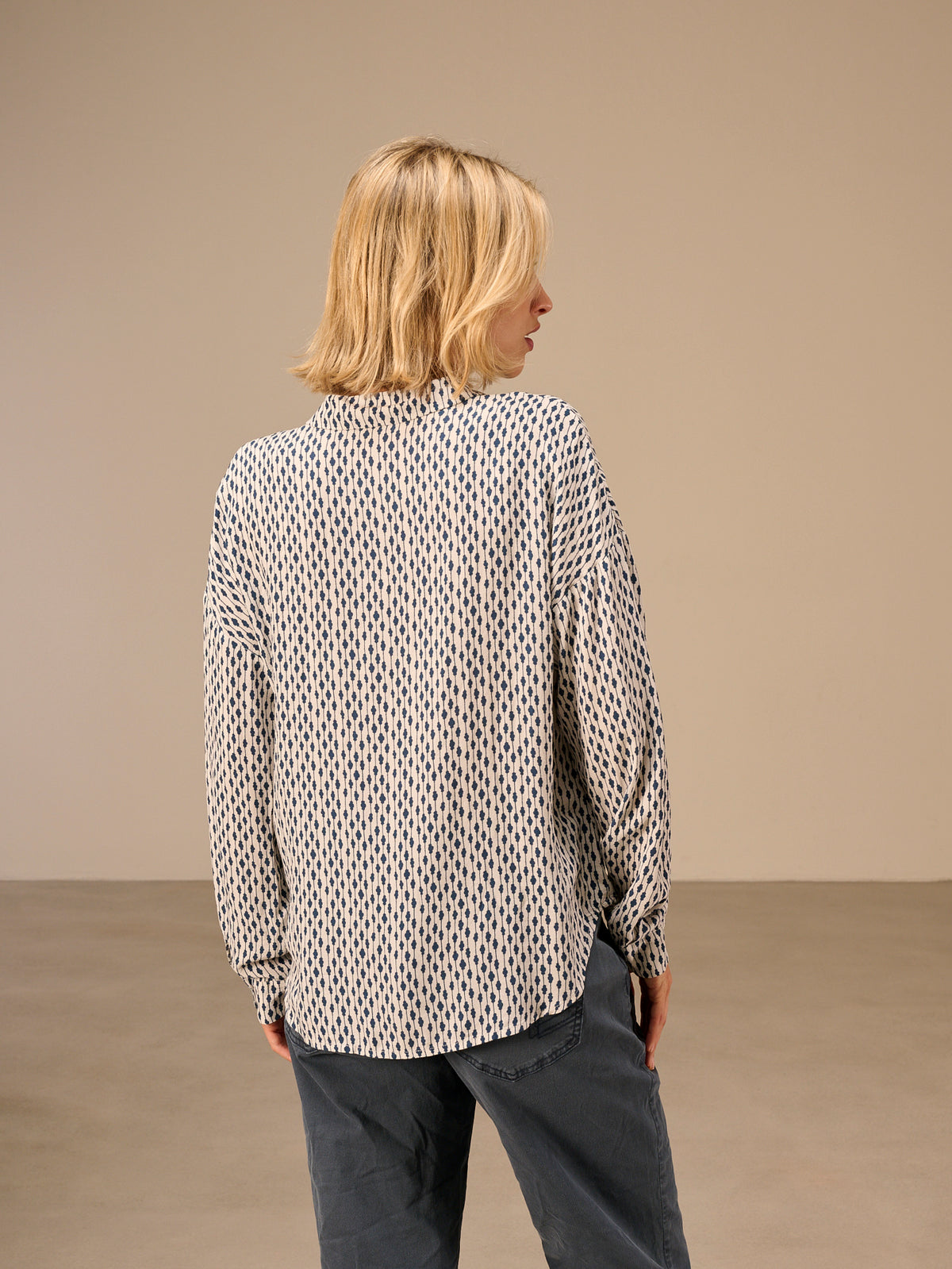 3/4-sleeved blouse
