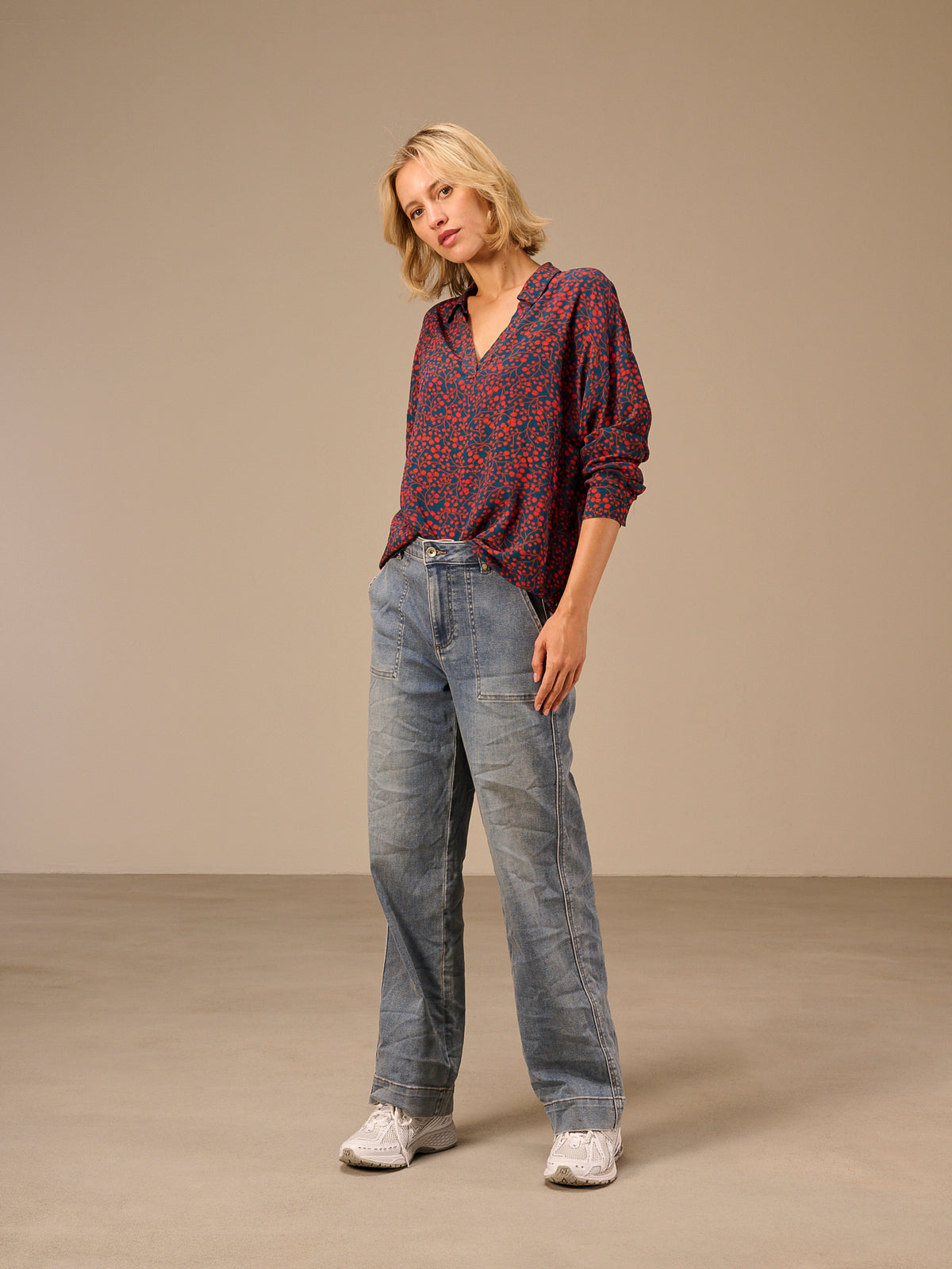 3/4-sleeved blouse