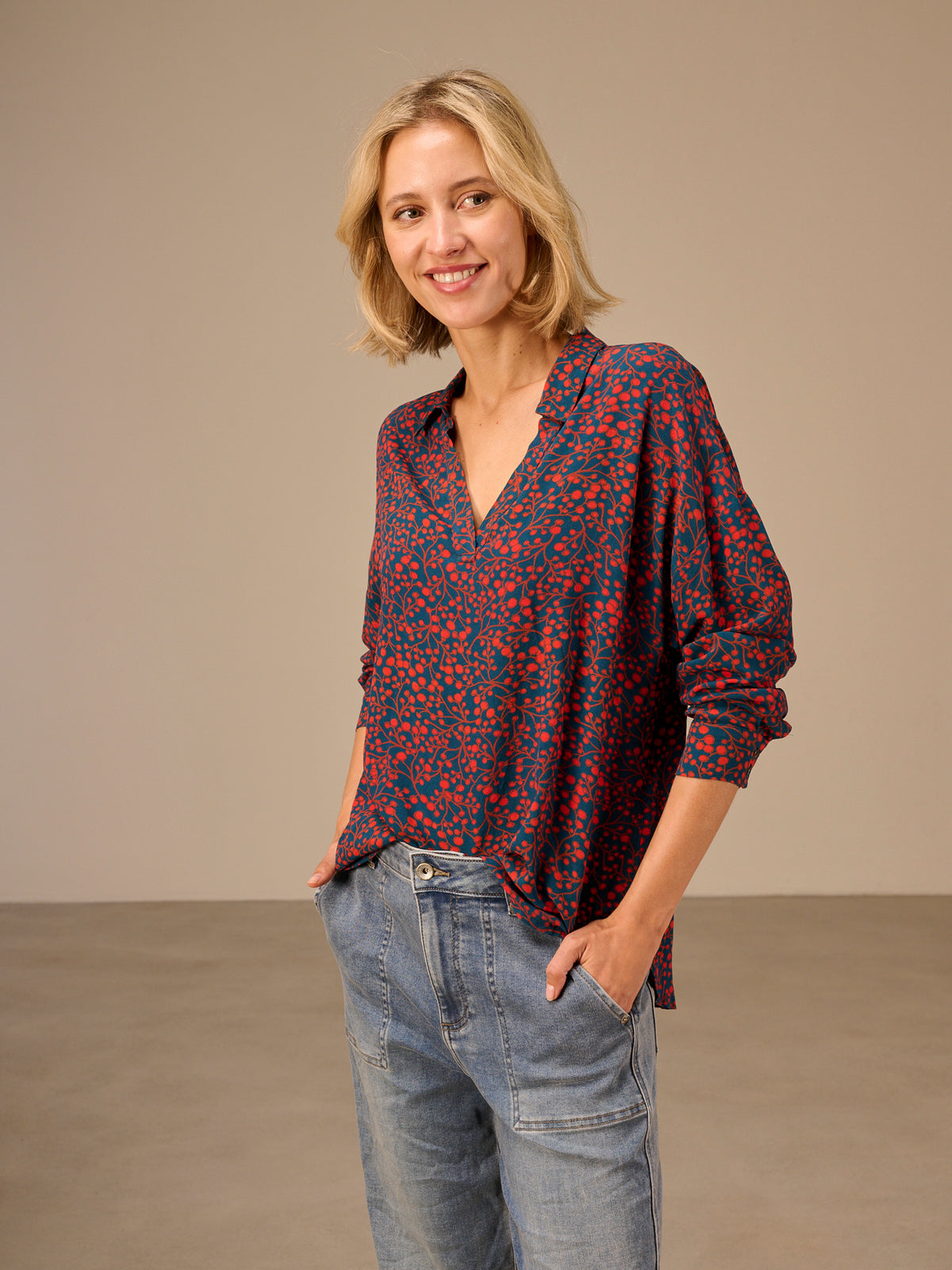 3/4-sleeved blouse