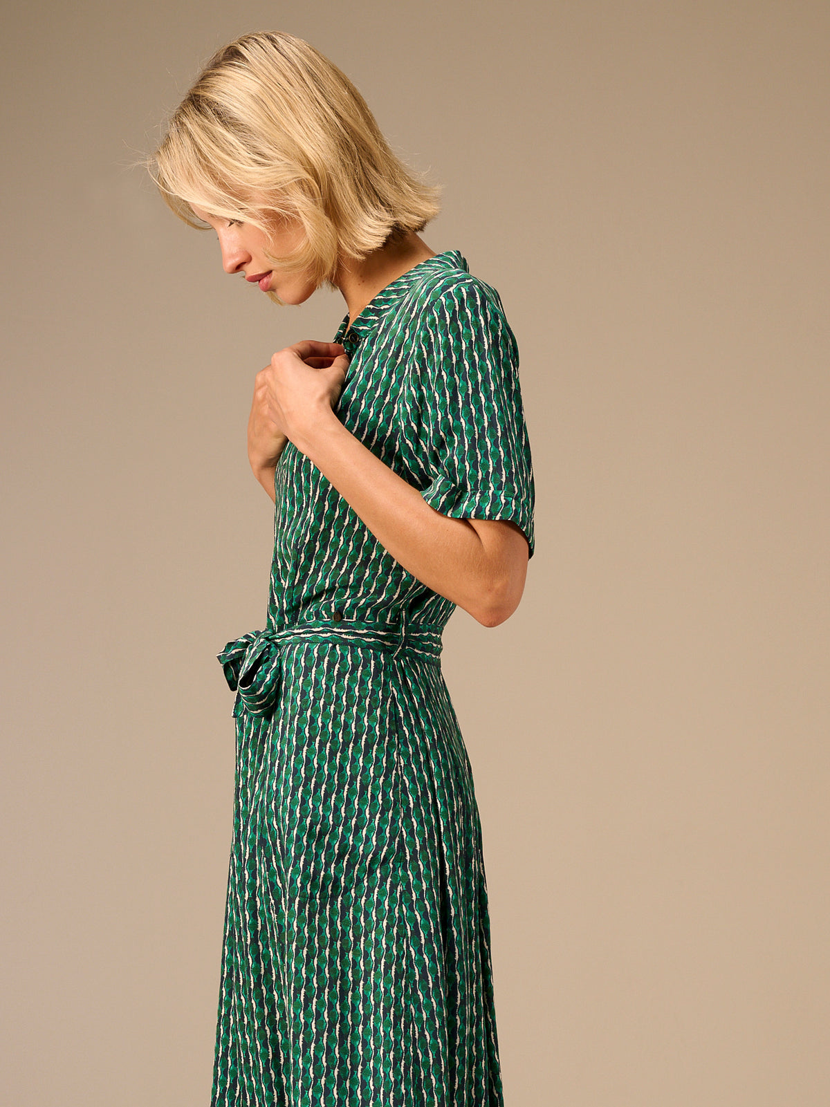 Dress with collar