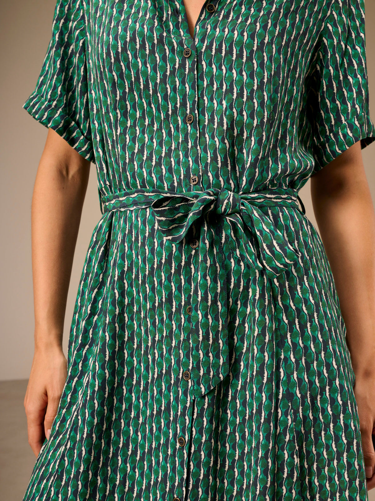 Dress with collar