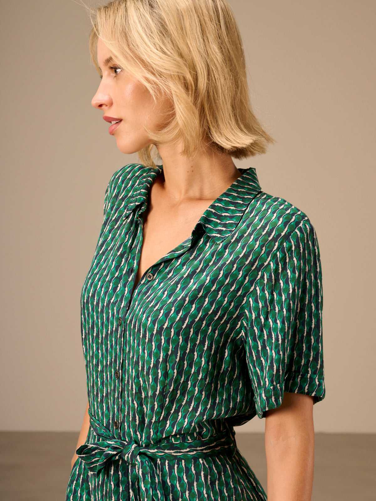 Dress with collar