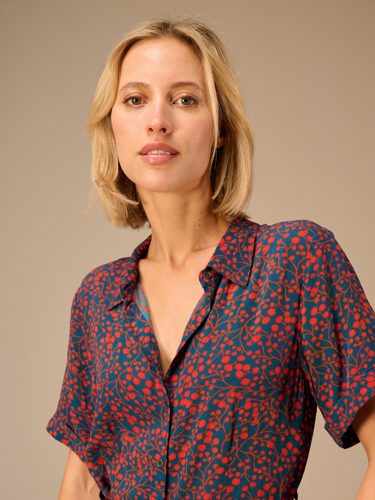 Dress with collar