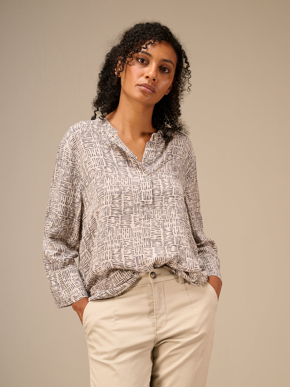 3/4-sleeved blouse