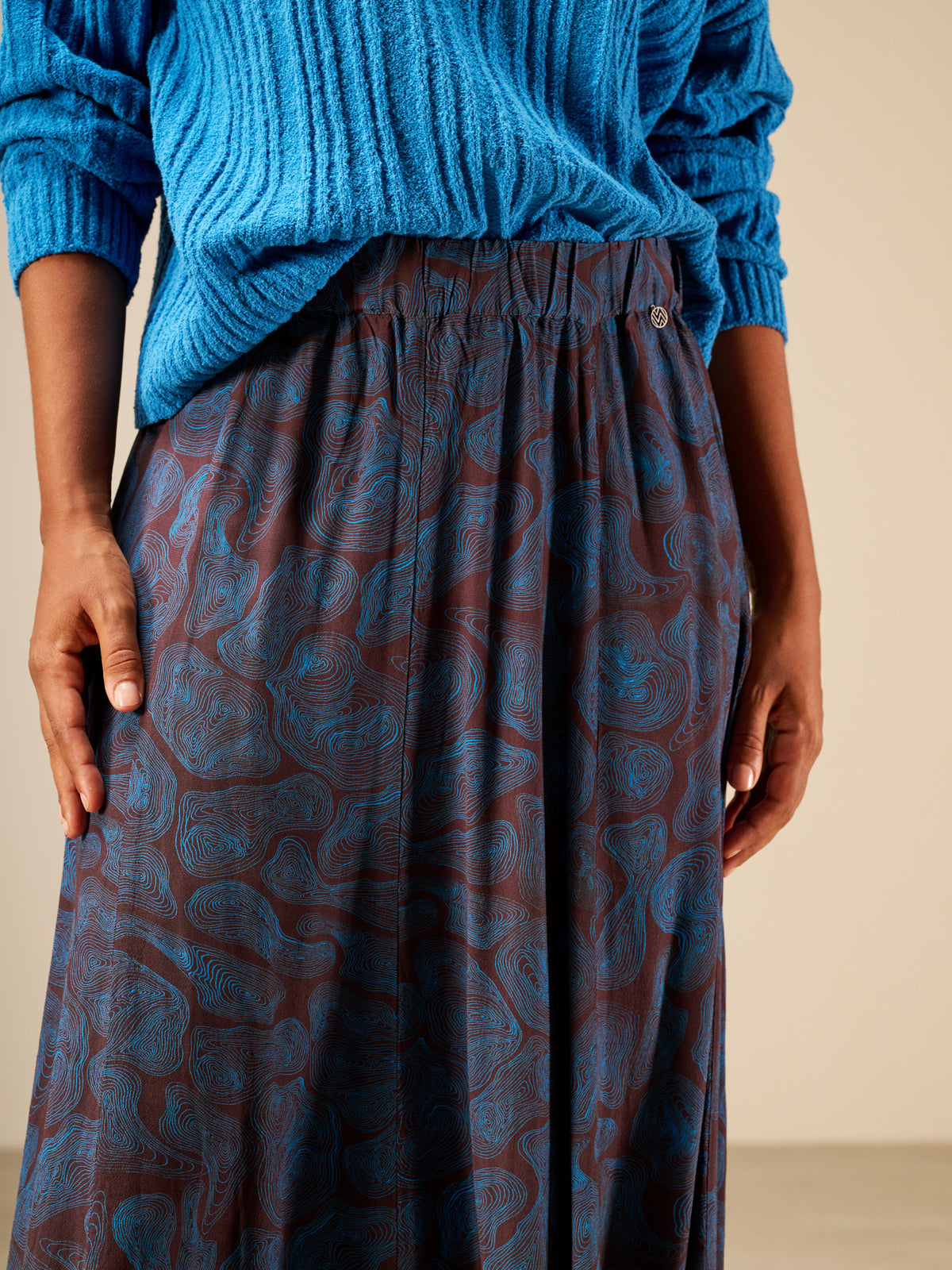 Skirt with elastic waistband