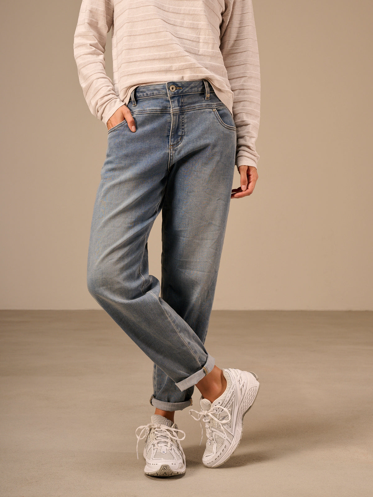 Barrel-leg jeans