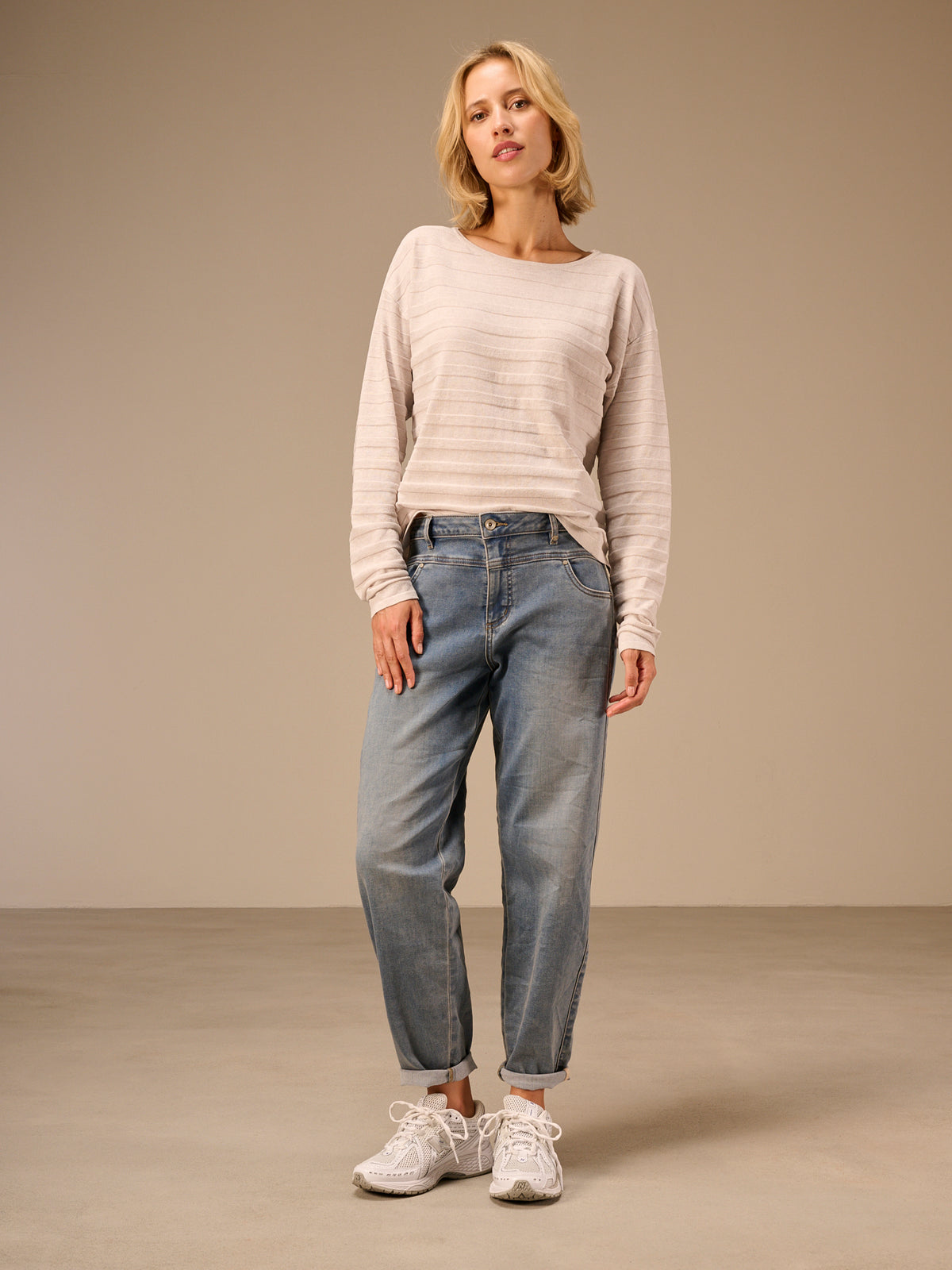 Barrel-leg jeans