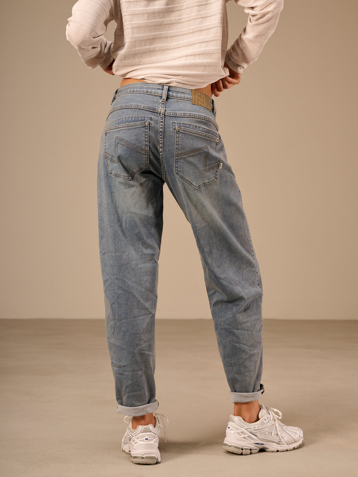 Barrel-leg jeans