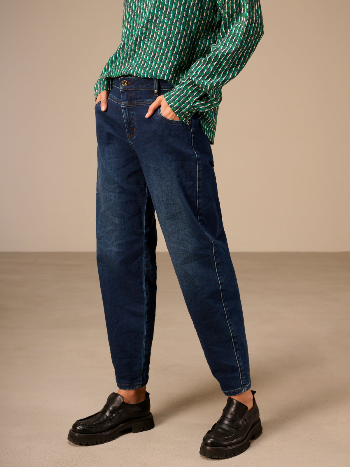 Barrel-leg jeans