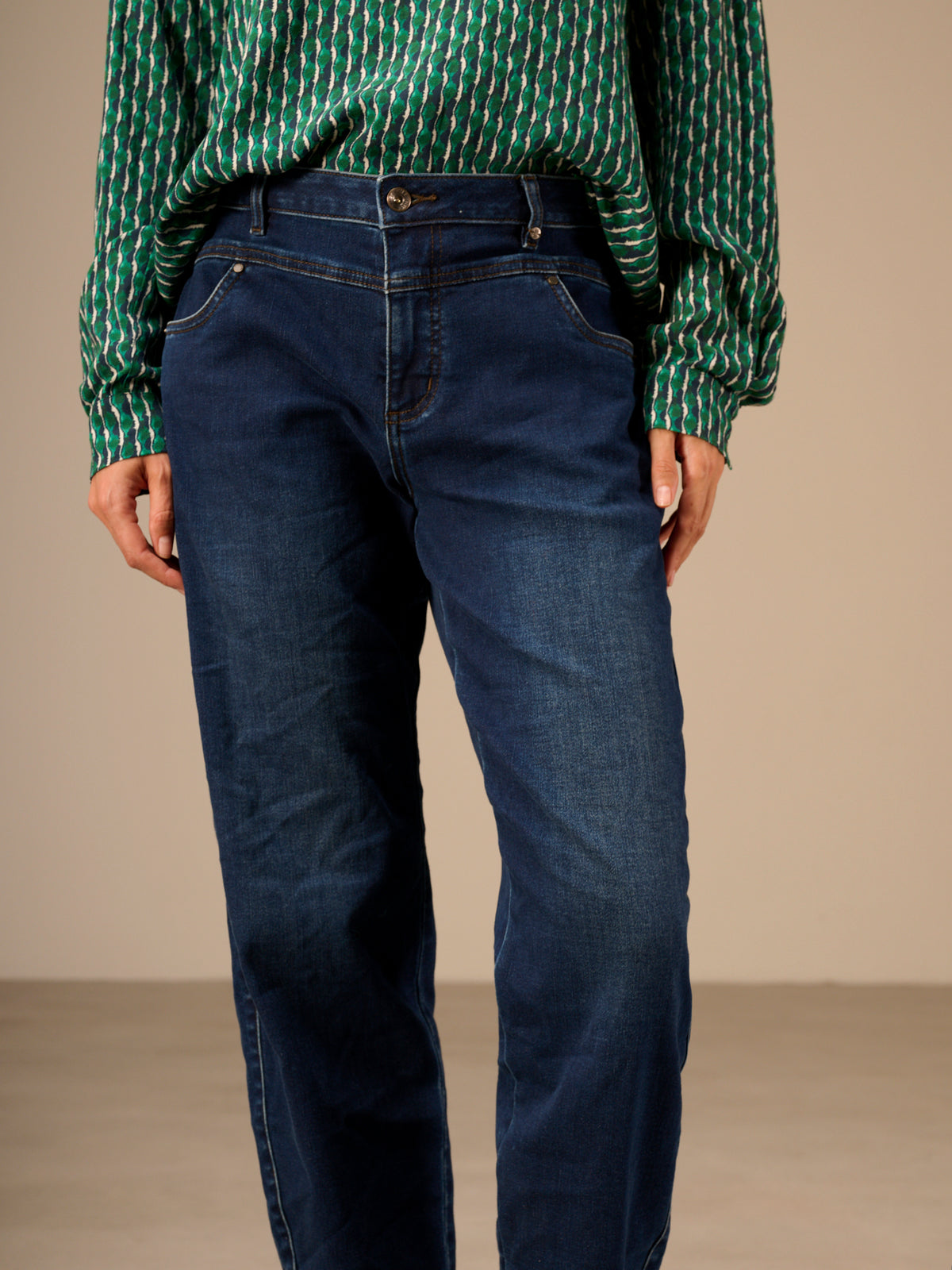 Barrel-leg jeans