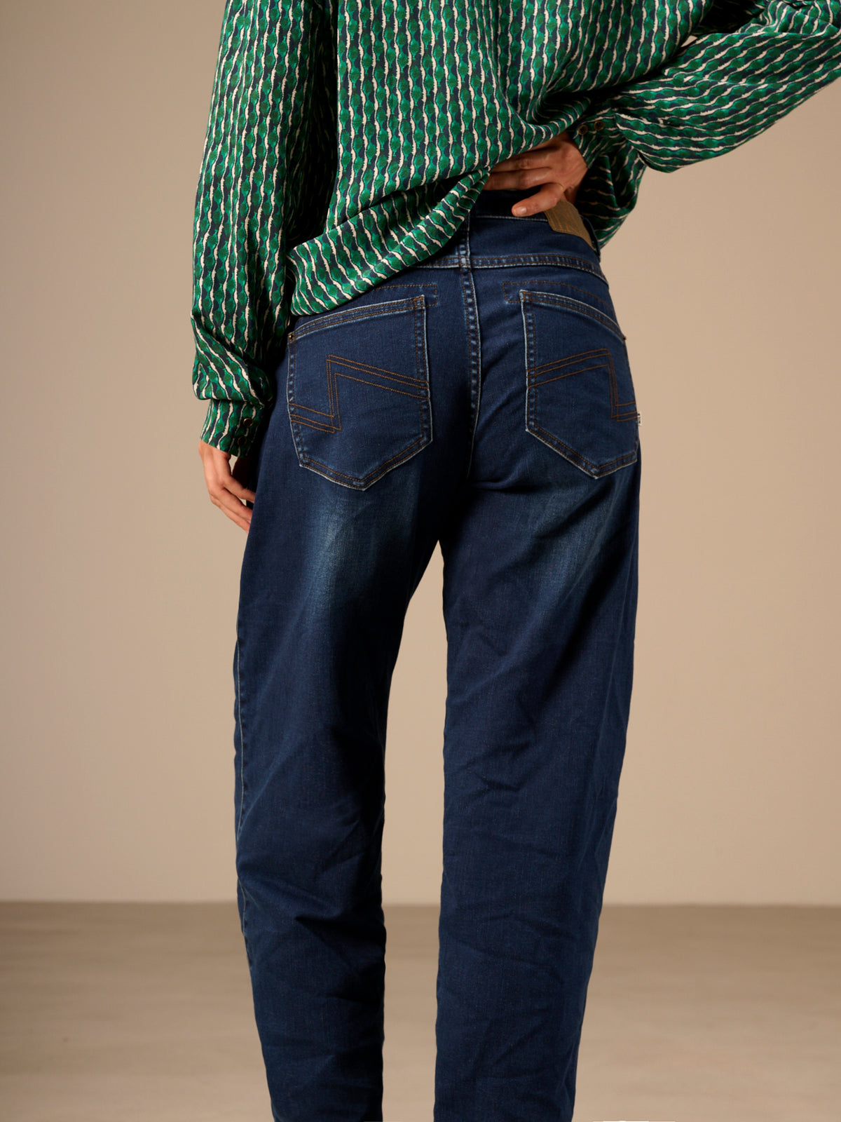 Barrel-leg jeans