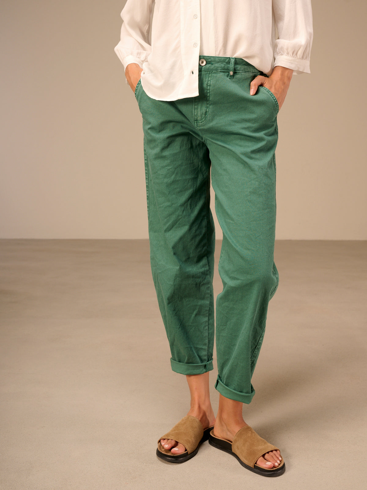 Barrel-leg trousers