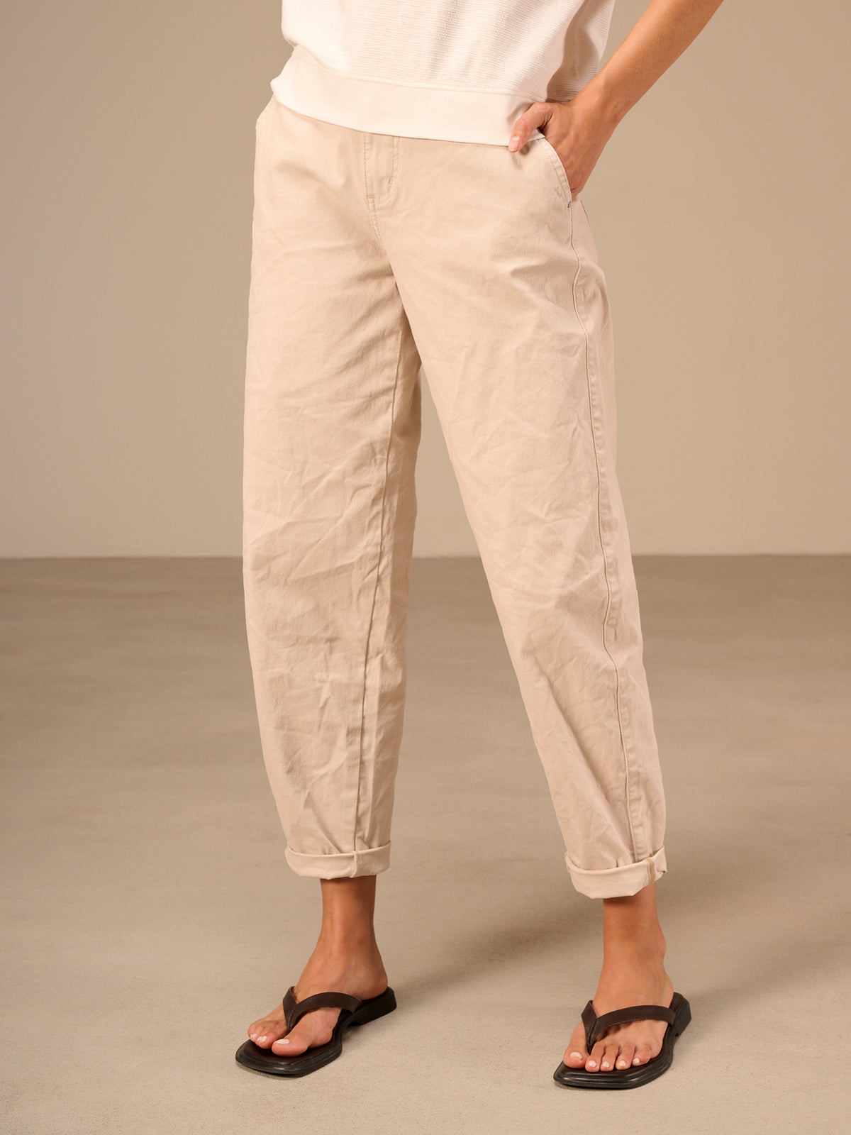 Barrel-leg trousers