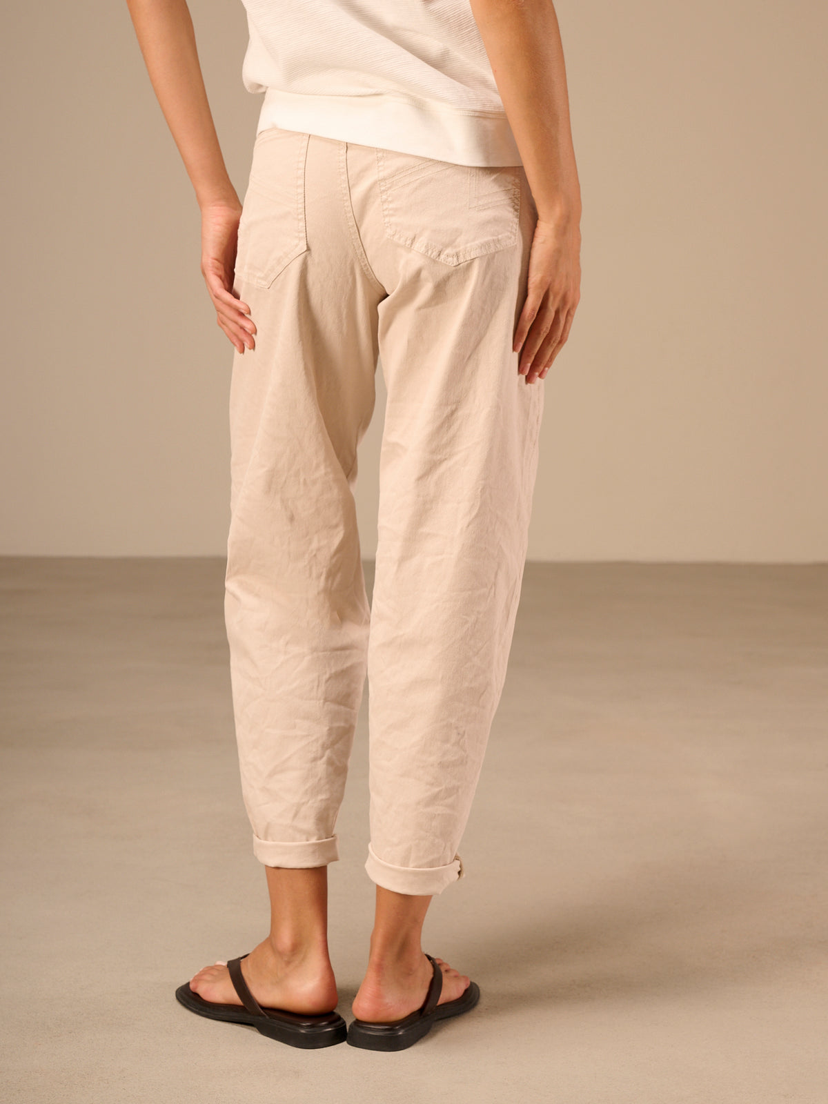 Barrel-leg trousers