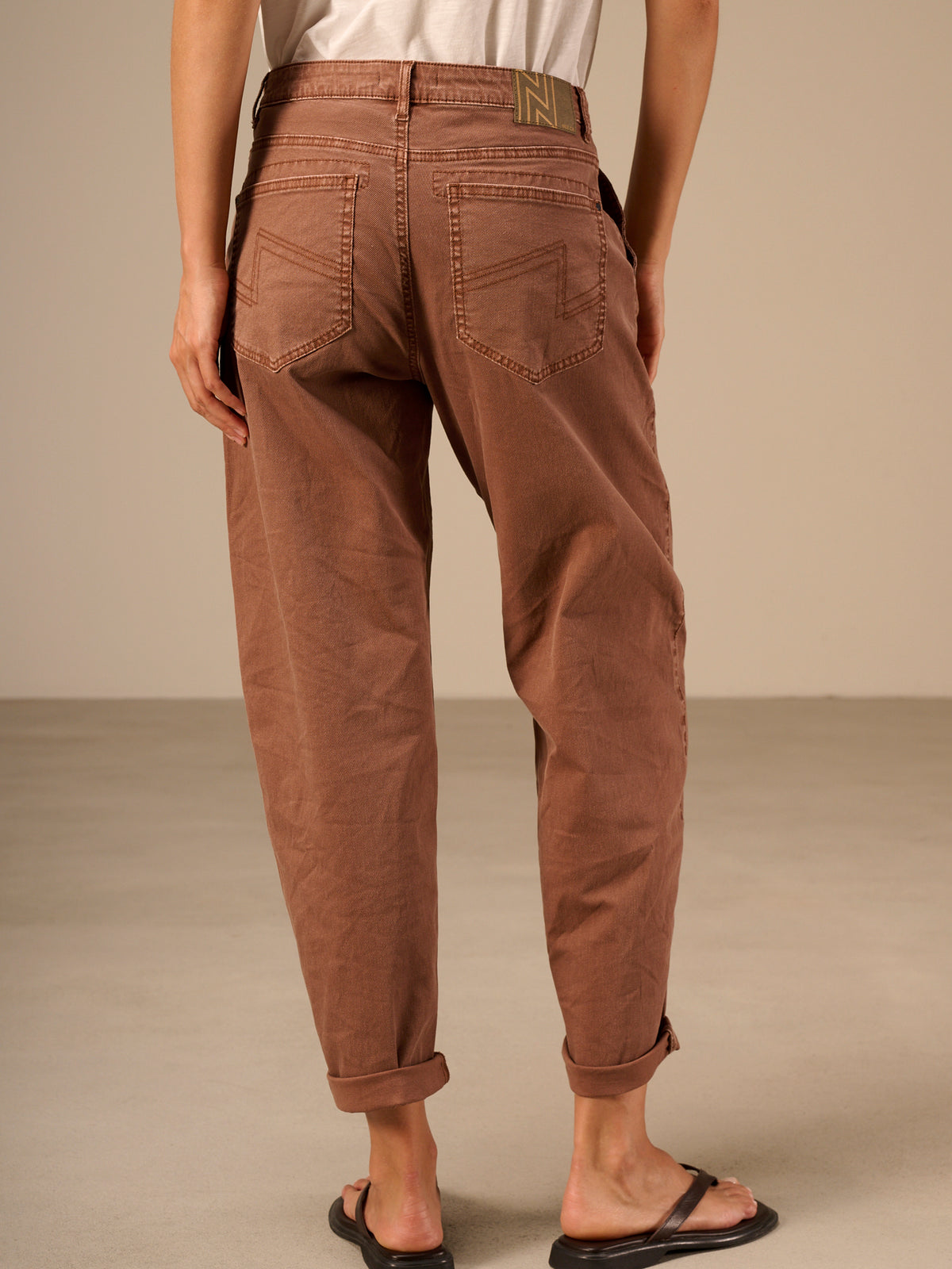 Barrel-leg trousers