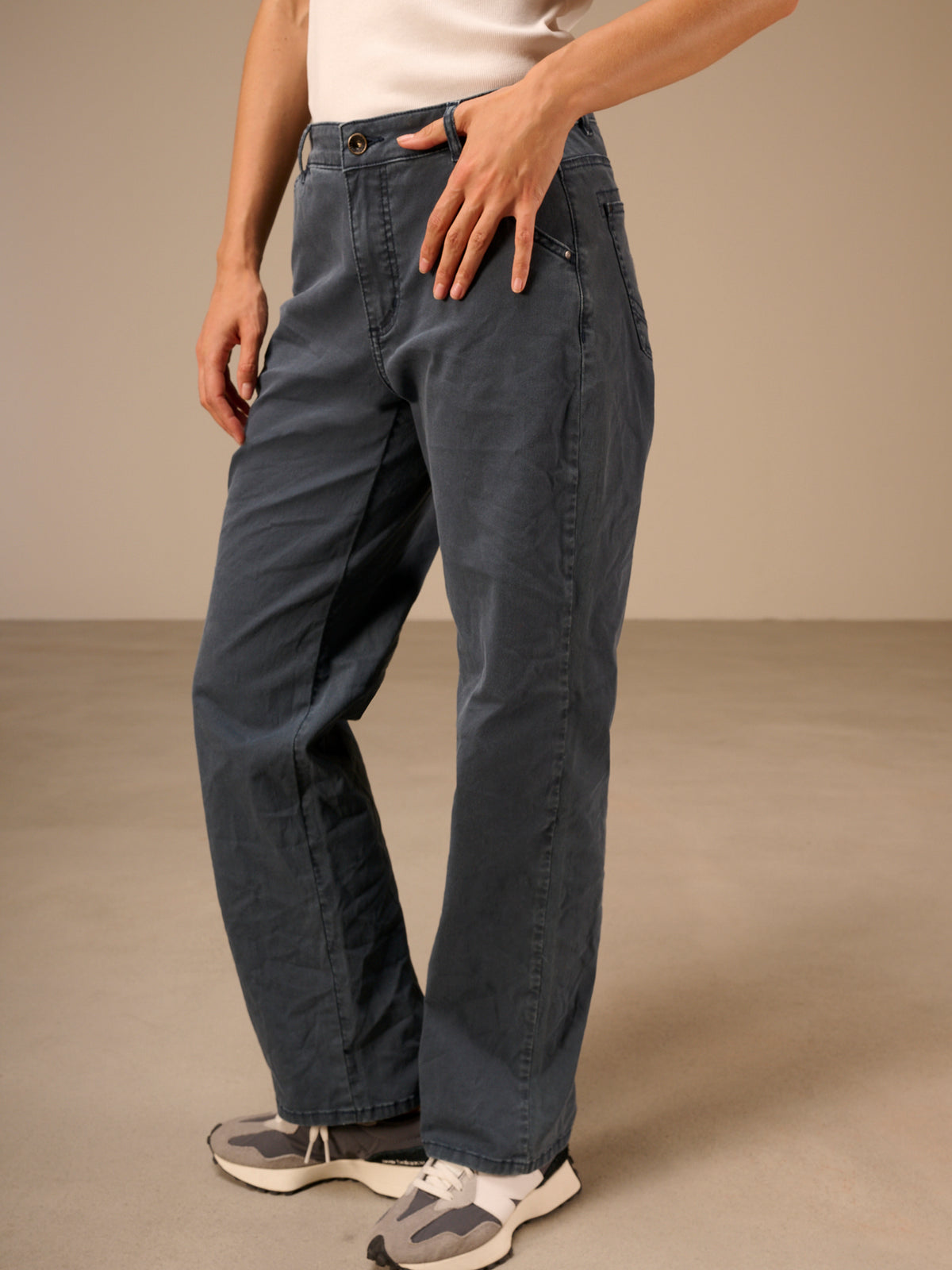 Straight-leg trousers