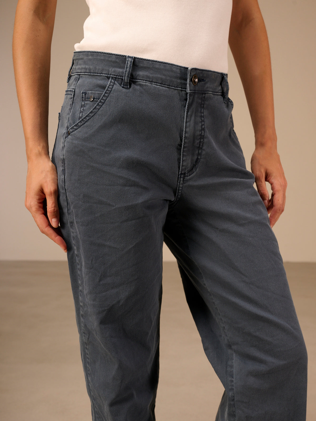 Straight-leg trousers