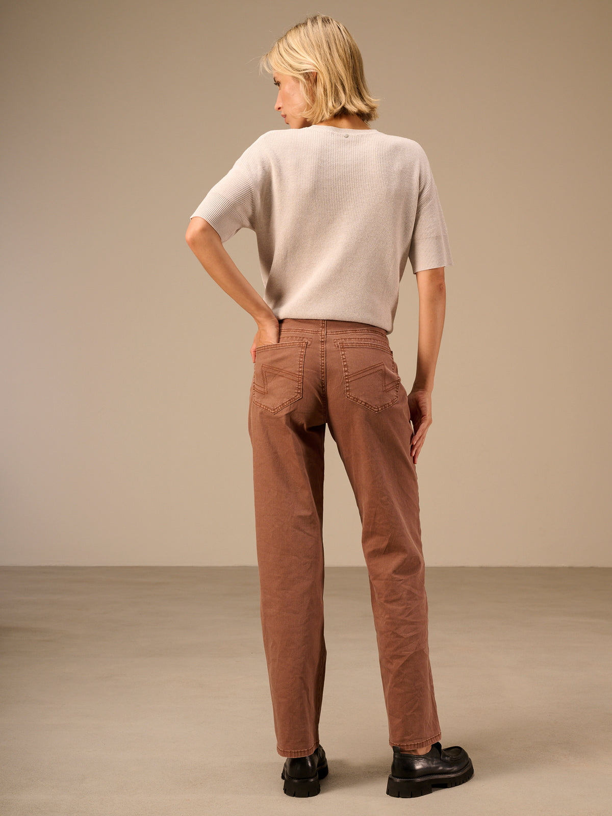 Straight-leg trousers