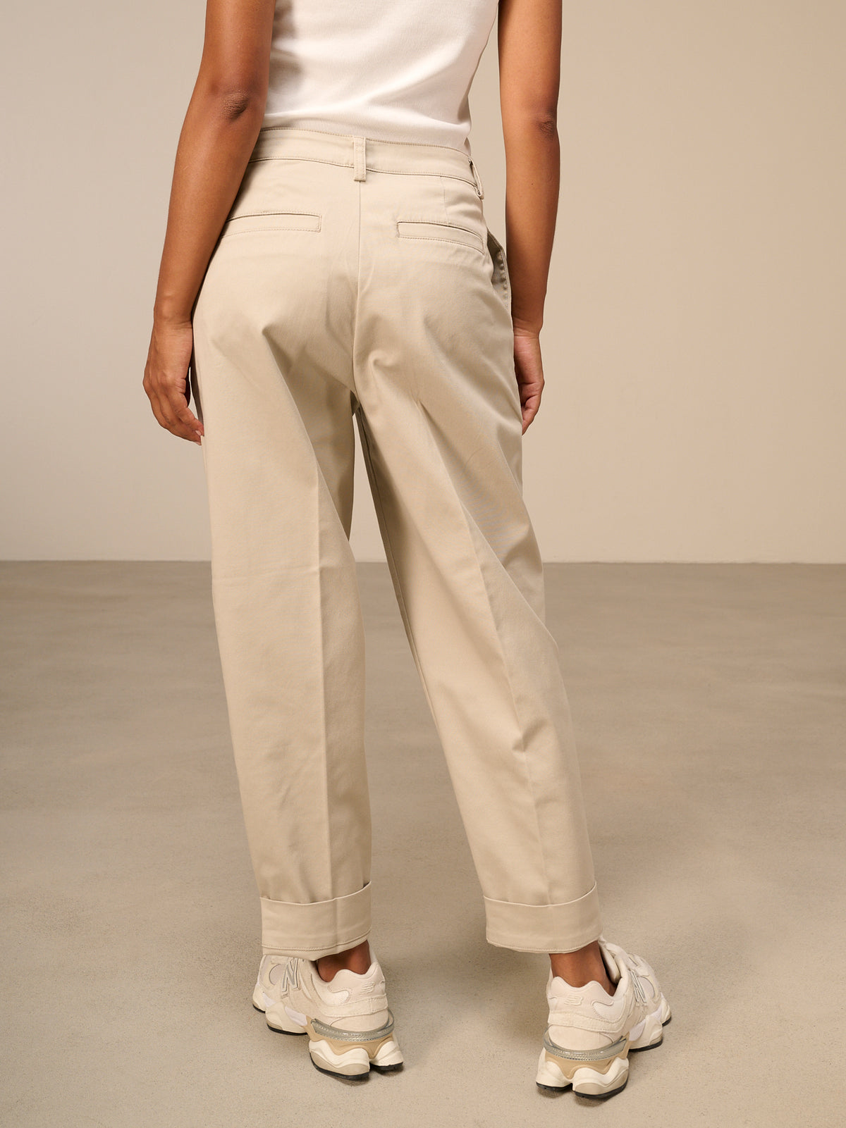 Pants with pleats