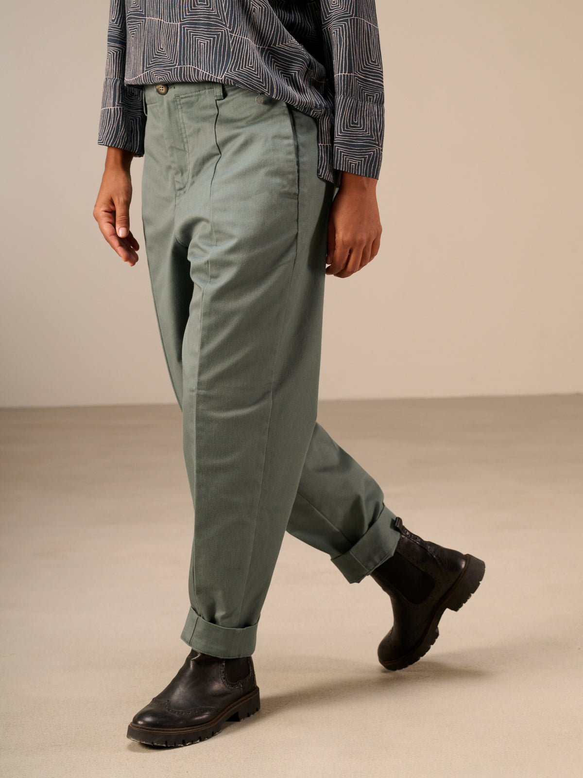 Pants with pleats