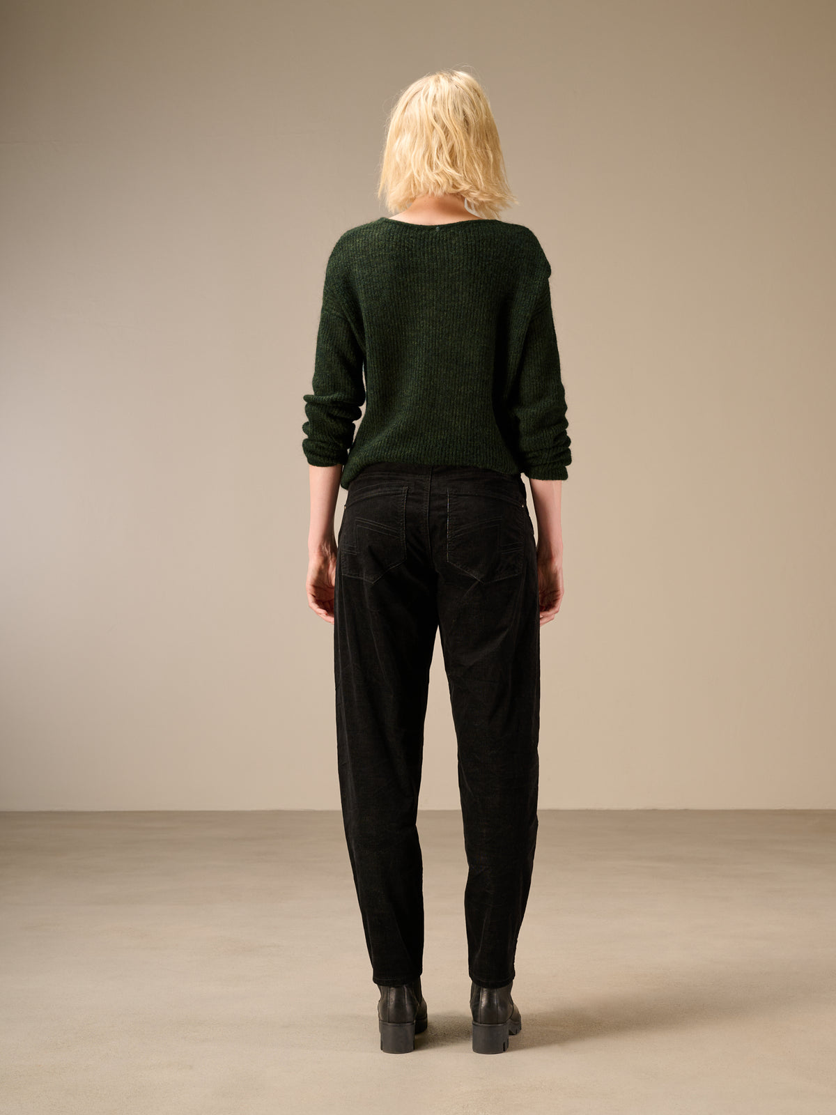 Barrel-leg trousers