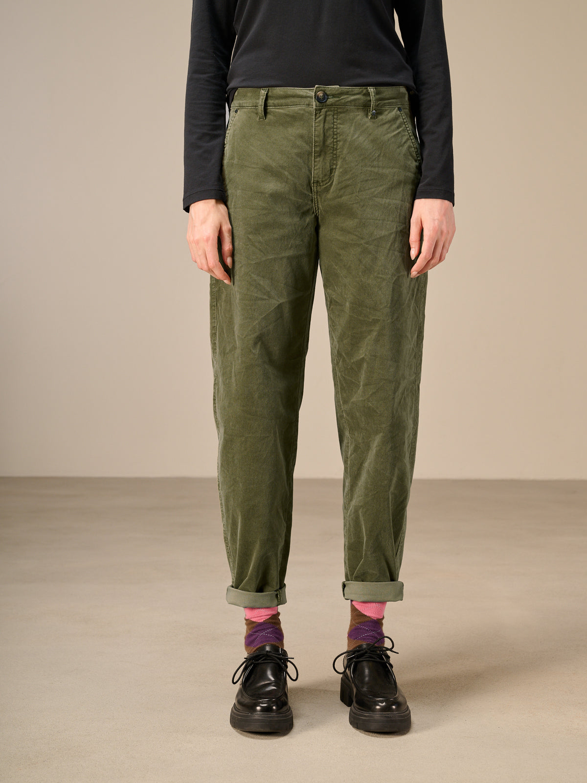 Barrel-leg trousers