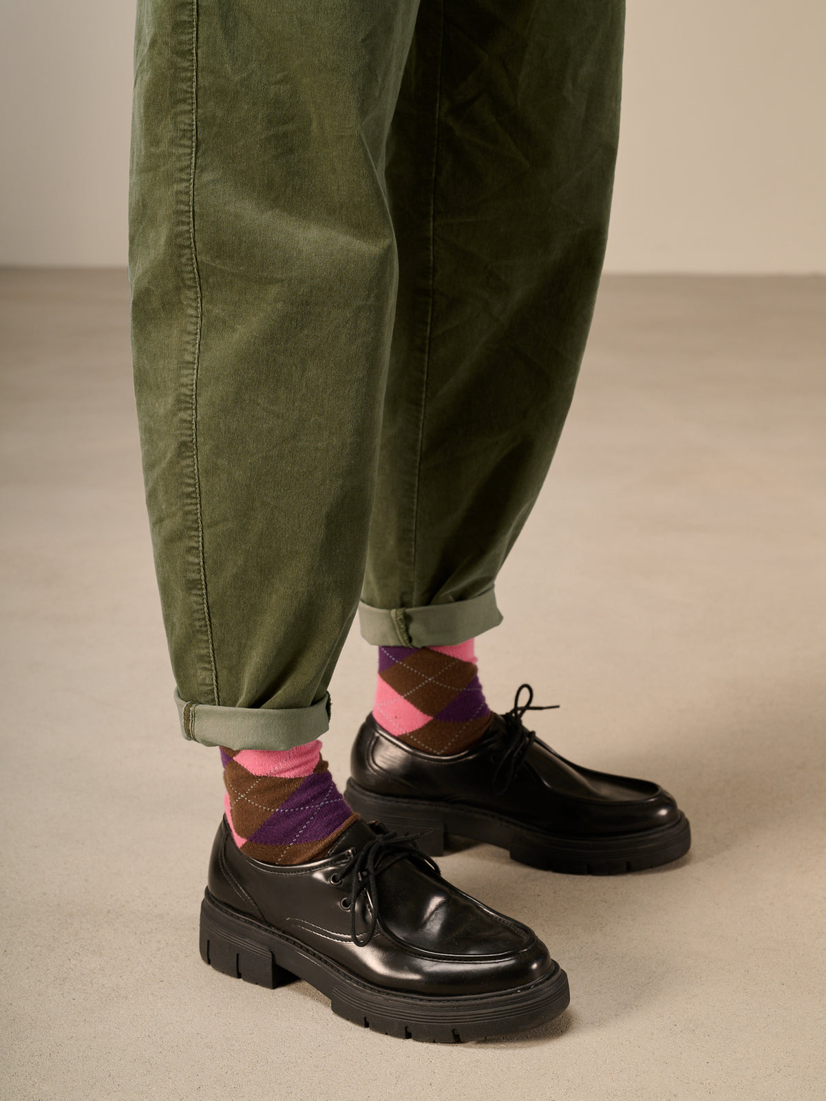 Barrel-leg trousers