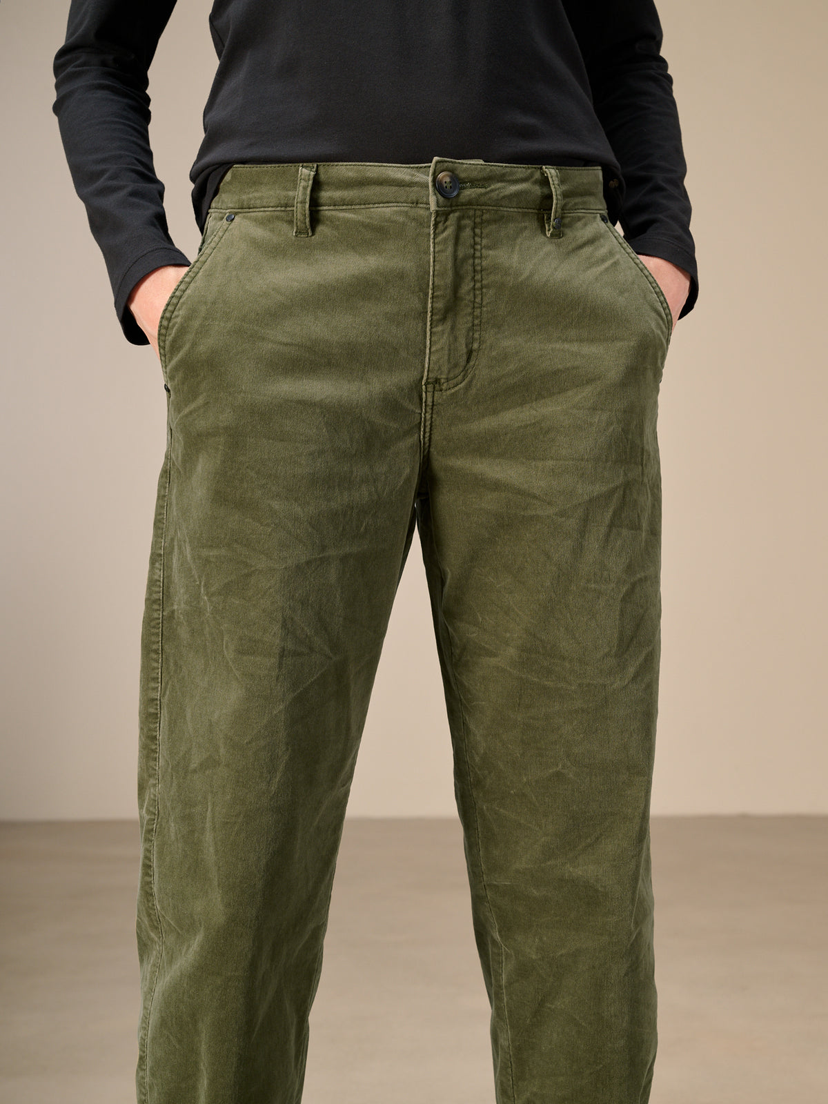 Barrel-leg trousers