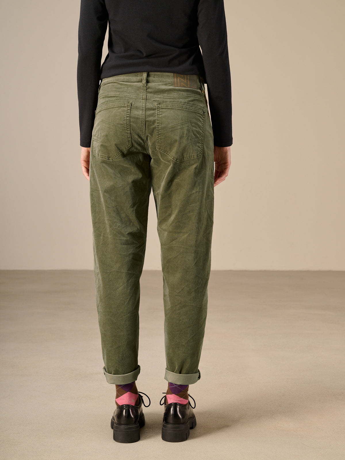 Barrel-leg trousers